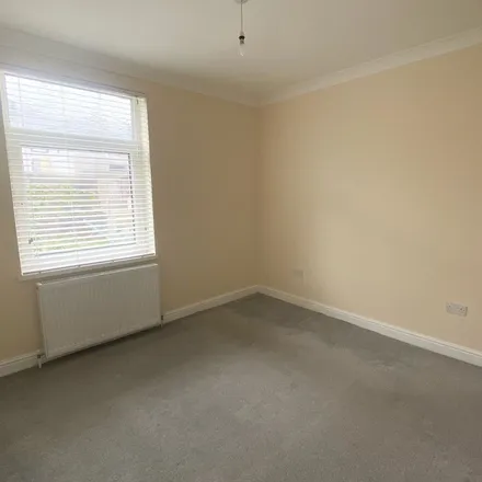 Image 2 - Garden Street, Ebbw Vale, NP23 6LP, United Kingdom - Townhouse for rent