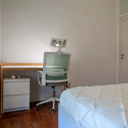 Rent this 4 bed room on Rua Carvalho Araújo 90 in 1900-140 Lisbon, Portugal