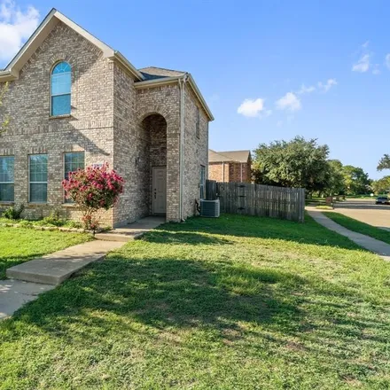 Rent this 3 bed townhouse on 1104 Jamie Drive in Lakewood, Grand Prairie