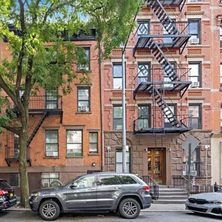 Buy this studio house on 222 West 16th Street in New York, NY 10011