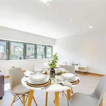Buy this 2 bed apartment on Farningham Road in Croydon Road, Tandridge