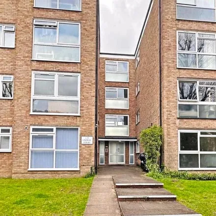 Rent this 2 bed apartment on Sherwood Park Road in London, SM1 2SS