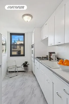 Image 6 - 210 East 15th Street, New York, NY 10003, USA - Apartment for sale