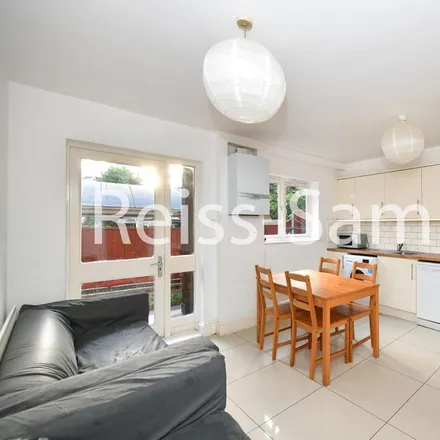 Image 4 - 42 Ferry Street, London, E14 3DT, United Kingdom - Townhouse for rent