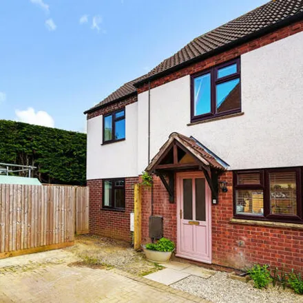 Buy this 3 bed house on Meadow Lea in Bishop's Cleeve, GL52 8UX