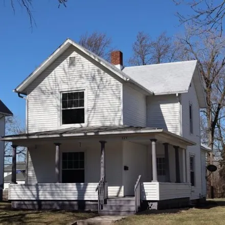 Buy this 3 bed house on 380 West Maple Street in Willard, Huron County
