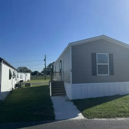 Buy this studio apartment on 44 Stebbins Drive in Polk County, FL 33884