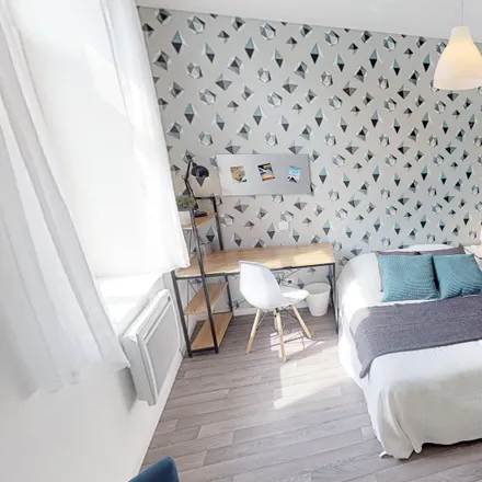 Rent this 4 bed room on 14 bis Rue de Wazemmes in 59024 Lille, France