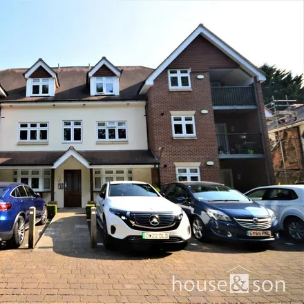 Rent this 2 bed apartment on 25 Queens Park Avenue in Bournemouth, BH8 9LG
