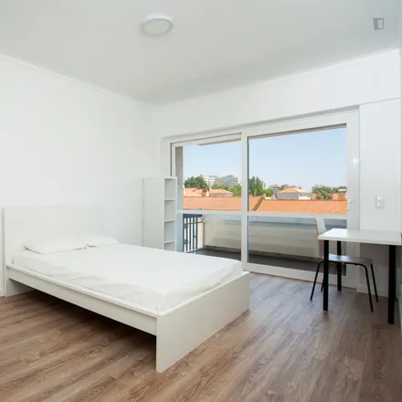 Rent this 7 bed room on Rua das Murtas / Avenida do Brasil in Rua das Murtas, 1700-262 Lisbon