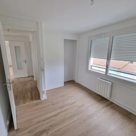 Rent this 5 bed apartment on 21 Rue du Collège in 01130 Nantua, France