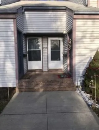 Buy this 1 bed condo on 27 Candlewood Drive in South Windsor, CT 06074