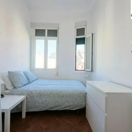 Image 1 - Peróla do Parque, Rua Sampaio e Pina 13, 1070-241 Lisbon, Portugal - Apartment for rent