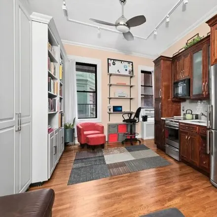 Image 3 - 140 West 69th Street, New York, NY 10023, USA - Apartment for sale