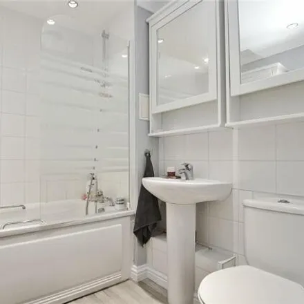 Image 7 - Hampton Close, Knaphill, GU21 2UF, United Kingdom - Apartment for sale