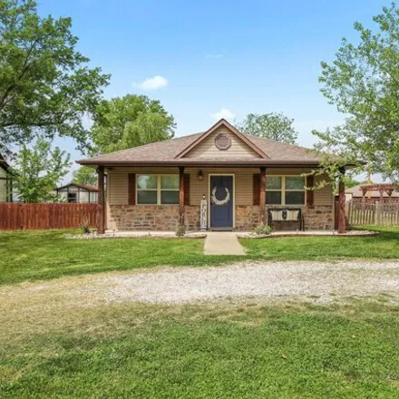Rent this 3 bed house on 2332 South Tyler Avenue in Joplin, MO 64804