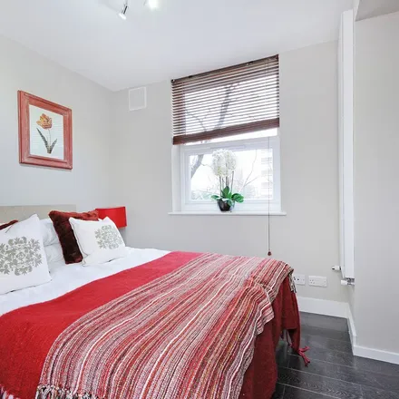 Rent this 3 bed apartment on Sheringham in Queensmead, London