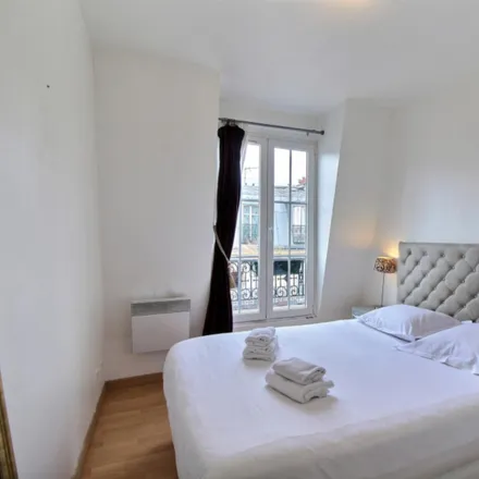 Image 4 - 17 Rue Ernest Renan, 75015 Paris, France - Apartment for rent