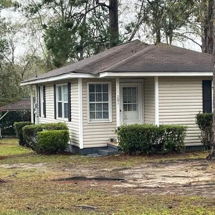 Buy this 2 bed house on 1008 North Spair Street in Thomasville, GA 31792