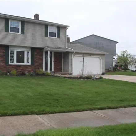 Image 2 - 6484 Wedgewood Dr, Brook Park, Ohio, 44142 - House for sale