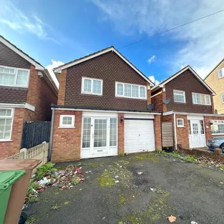 Buy this 3 bed house on Kings Hill Fields in Darlaston, WS10 9JF