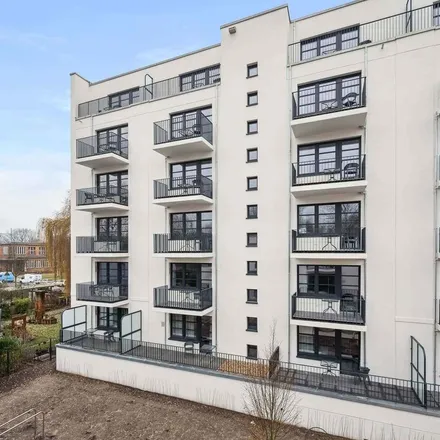 Rent this 1 bed apartment on Berliner Wasserbetriebe Hauptpumpwerk Lichtenberg in Fischerstraße 30, 10317 Berlin