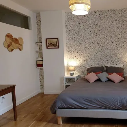 Rent this 1 bed apartment on 12200 Villefranche-de-Rouergue