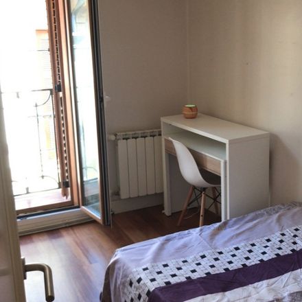 Rent this 4 bed room on Fermin Calbeton Kalea in 20003 Donostia, Gipuzkoa