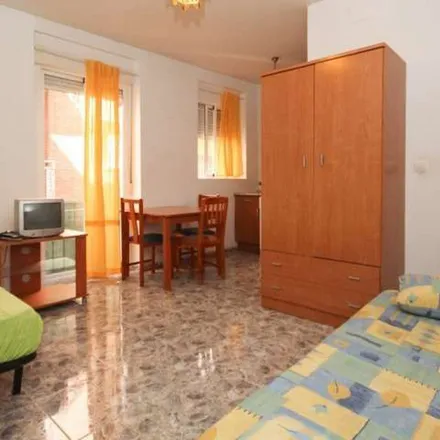 Rent this 1 bed apartment on Calle Jardines in 18002 Granada, Spain