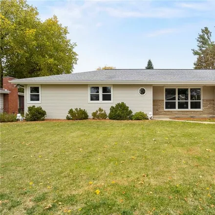 Buy this 3 bed house on 3102 Terry Drive Southeast in Cedar Rapids, IA 52403