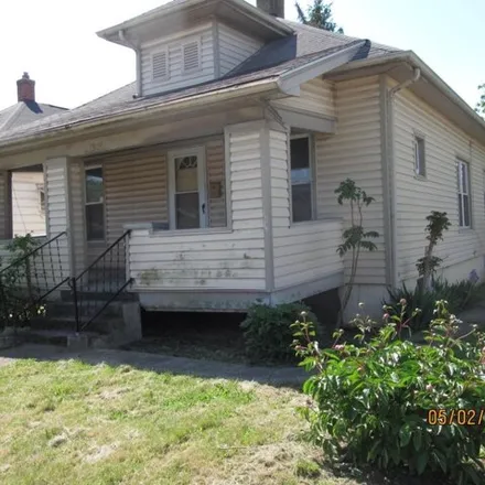 Buy this 2 bed house on 1958 Clayton Avenue in Middletown, OH 45042