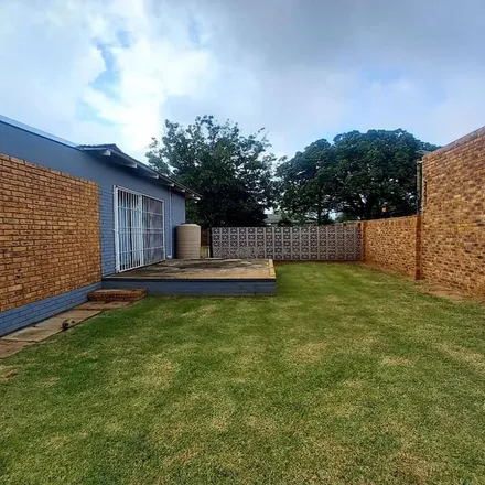 Rent this 4 bed apartment on 5th Street in Airfield, Gauteng