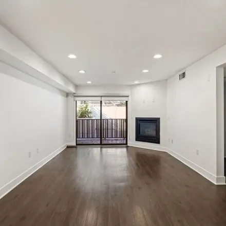 Rent this 3 bed apartment on 11819 Darlington Avenue in Los Angeles, CA 90049