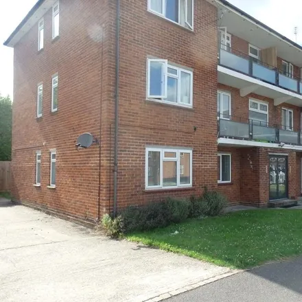 Image 1 - Wentworth Court, Newbury, RG14 7JB, United Kingdom - Apartment for rent