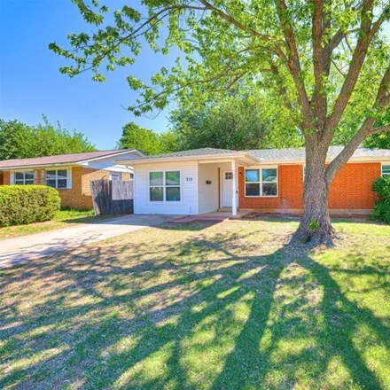 Buy this 3 bed house on 247 Stanton Drive in Norman, OK 73071