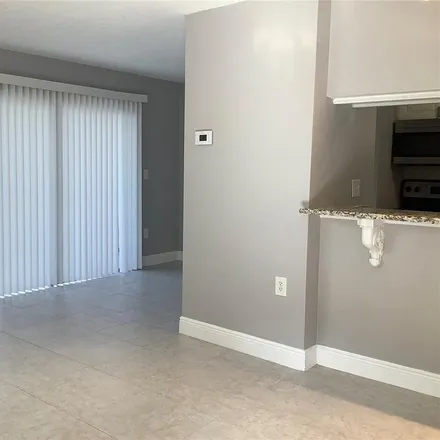 Image 4 - 10180 Sailwinds Boulevard South, Pinellas County, FL 33773, USA - Condo for rent