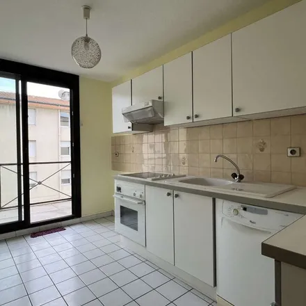 Rent this 4 bed apartment on 1 Place de l'Hôtel de Ville in 30000 Nîmes, France