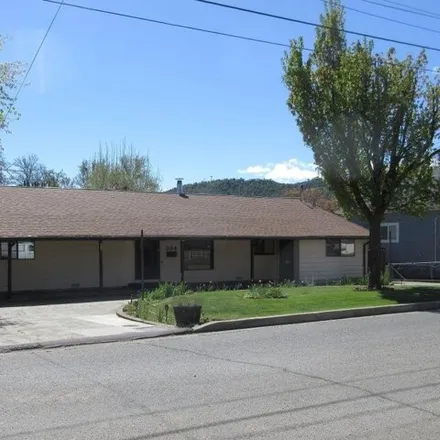 Buy this 3 bed house on 314 Pine Street in Yreka, CA 96097