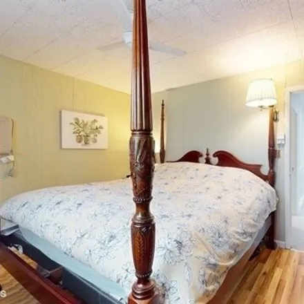 Image 7 - 69-25 67th Place, New York, NY 11385, USA - House for sale