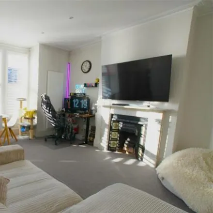 Image 5 - 109 Drakefield Road, London, SW17 8RS, United Kingdom - Apartment for sale