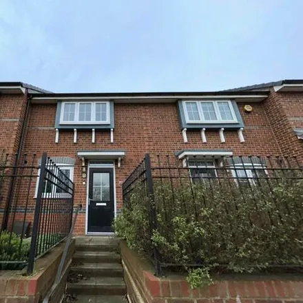 Buy this 3 bed townhouse on A184 in Gateshead, NE8 2TR