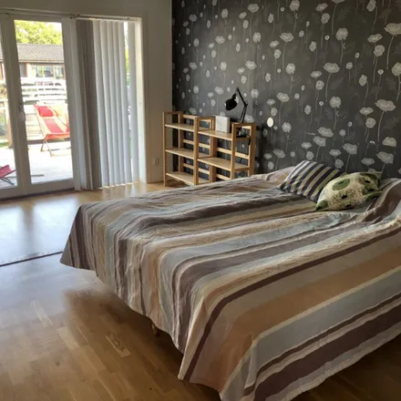 Rent this 3 bed apartment on Östra Palettgatan 7 in 421 66 Gothenburg, Sweden