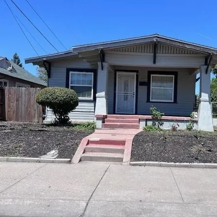Buy this 3 bed house on 1117 College Avenue in Stockton, CA 95205