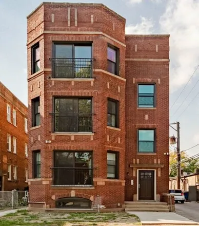 Buy this 2 bed condo on 6344 N Artesian Ave Unit G in Chicago, Illinois