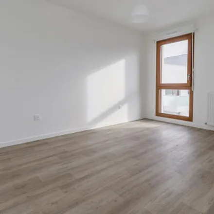 Rent this 4 bed apartment on 2 Avenue de la Résistance in 93100 Montreuil, France