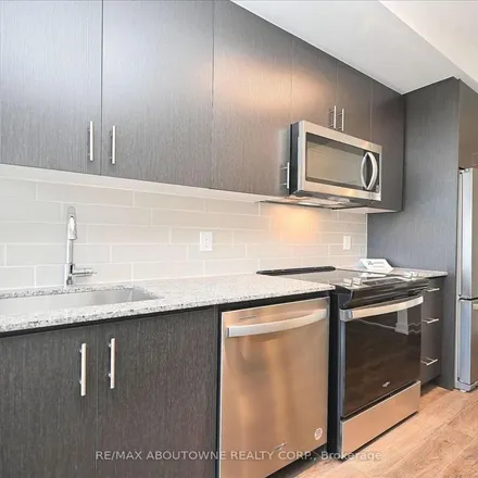 Image 4 - 423 River Side Drive, Oakville, ON L6K 2E2, Canada - Apartment for rent