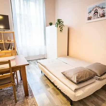 Rent this 1 bed apartment on Kecskemét in Baross utca, 6000
