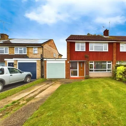 Buy this 3 bed duplex on 47 Duncan Road in Reading, RG5 4HS