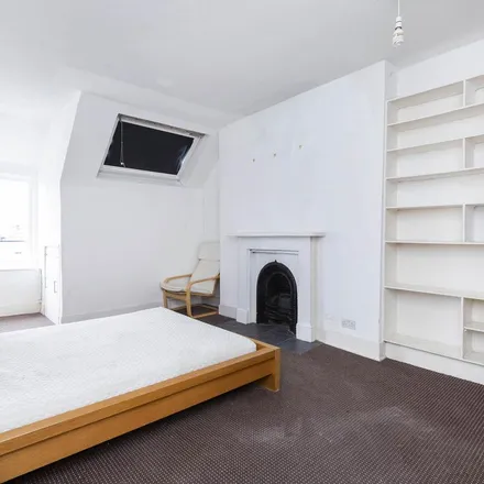 Rent this 4 bed apartment on West Hampstead in Blackburn Road, London
