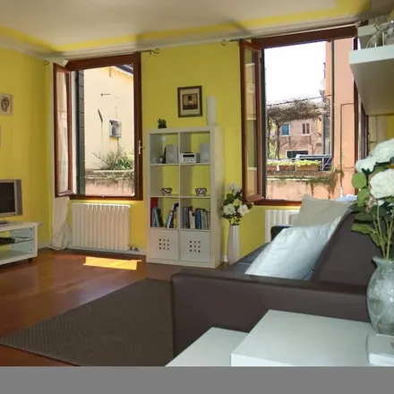 Rent this 2 bed apartment on Venice Drive in Italy, Ellis County